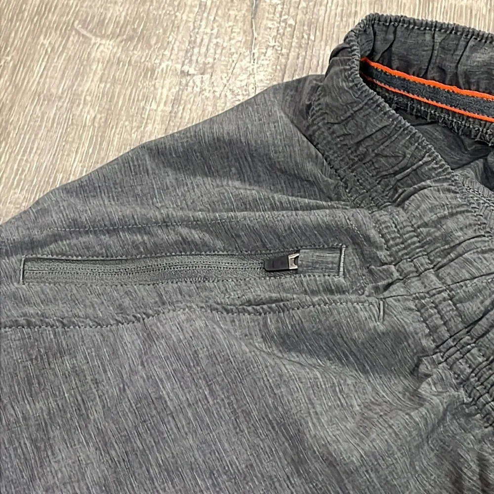 Kirkland by Costco Pace Breaker Short Linerless in Grey Crosshatch
